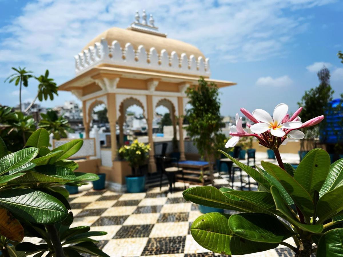 Petal Of Mewar - A Luxury Boutique Hotel ウダイプル エクステリア 写真