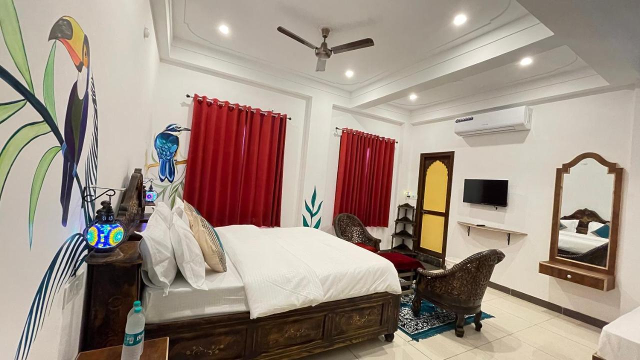 Petal Of Mewar - A Luxury Boutique Hotel ウダイプル エクステリア 写真