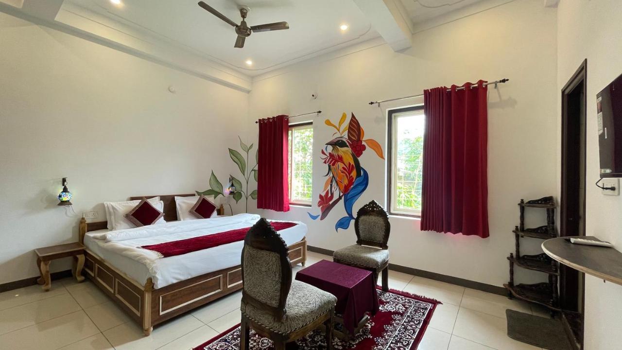 Petal Of Mewar - A Luxury Boutique Hotel ウダイプル エクステリア 写真