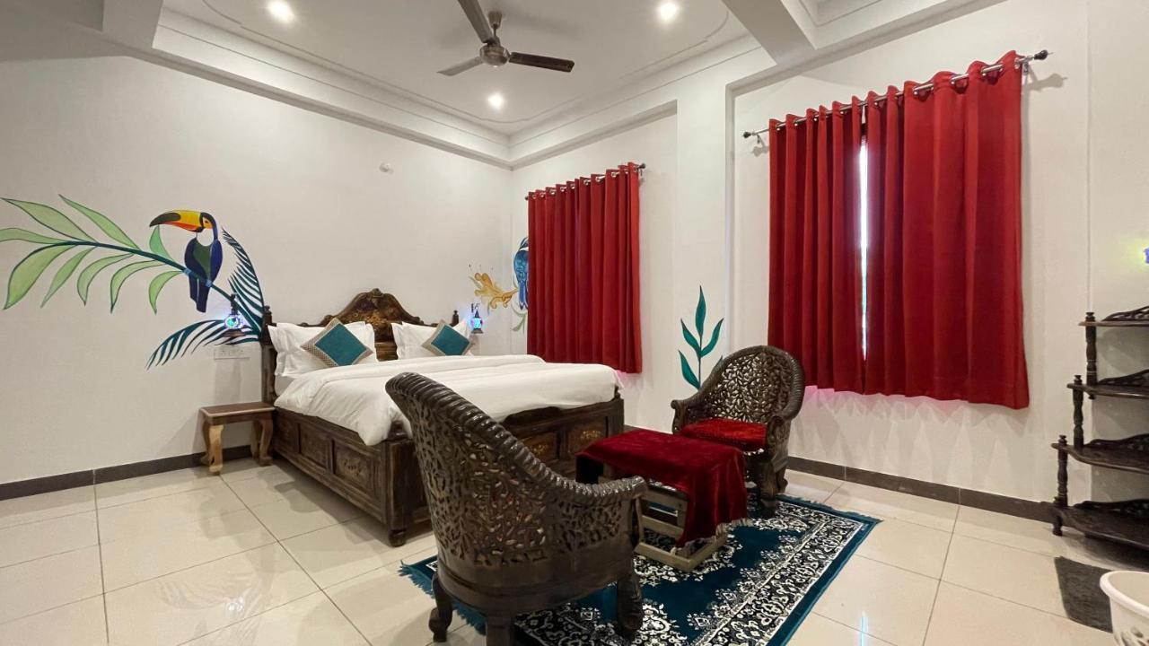 Petal Of Mewar - A Luxury Boutique Hotel ウダイプル エクステリア 写真