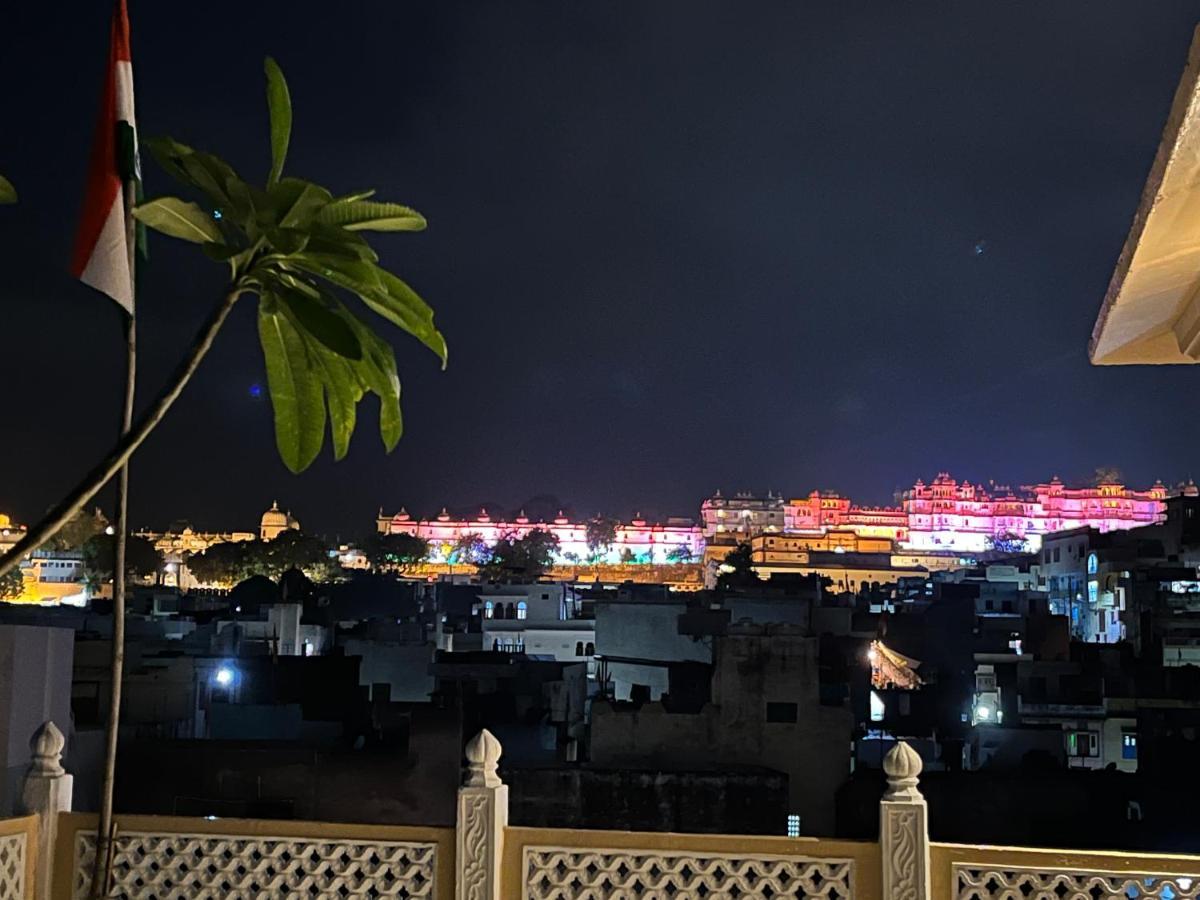 Petal Of Mewar - A Luxury Boutique Hotel ウダイプル エクステリア 写真