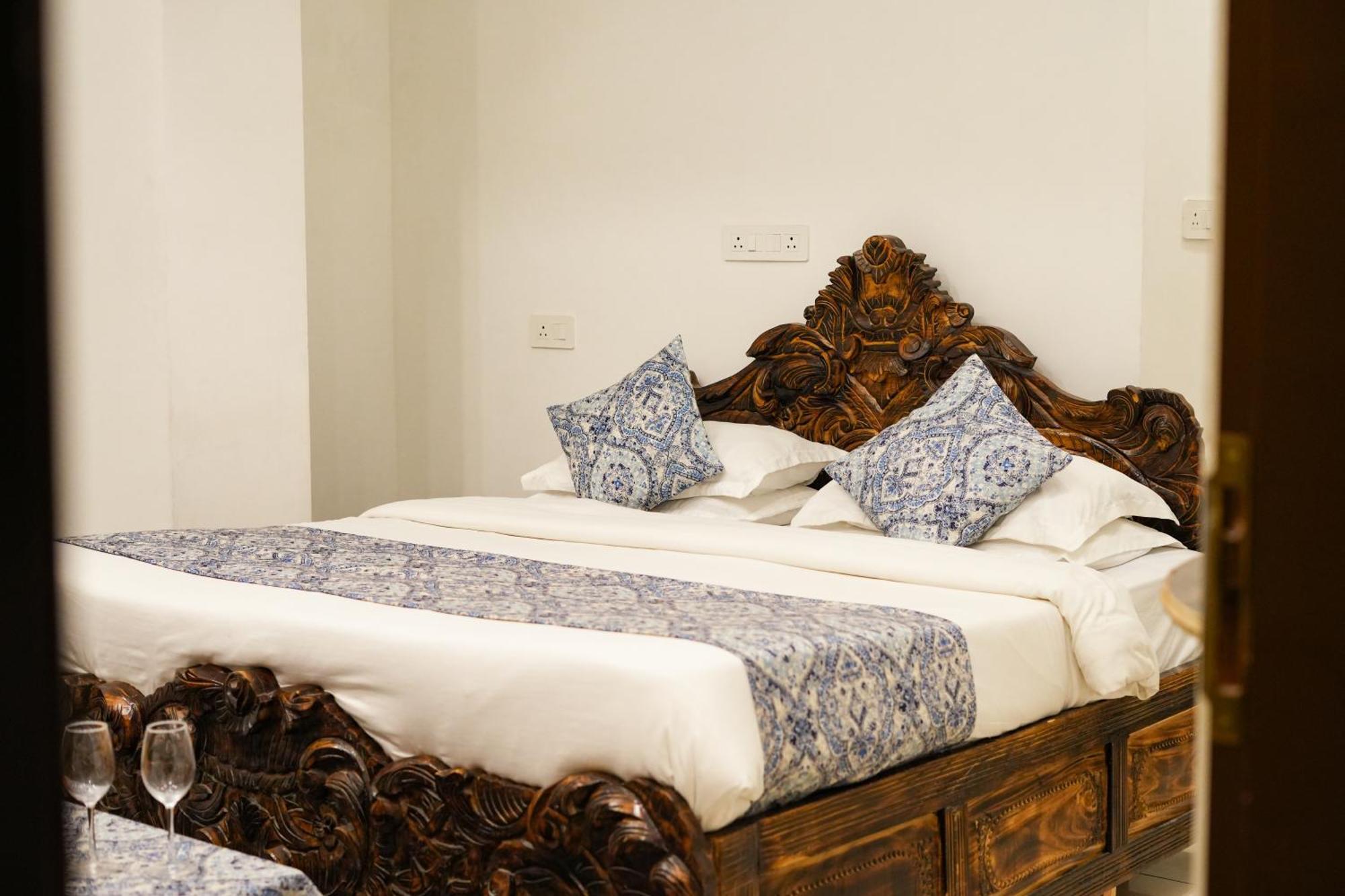 Petal Of Mewar - A Luxury Boutique Hotel ウダイプル エクステリア 写真