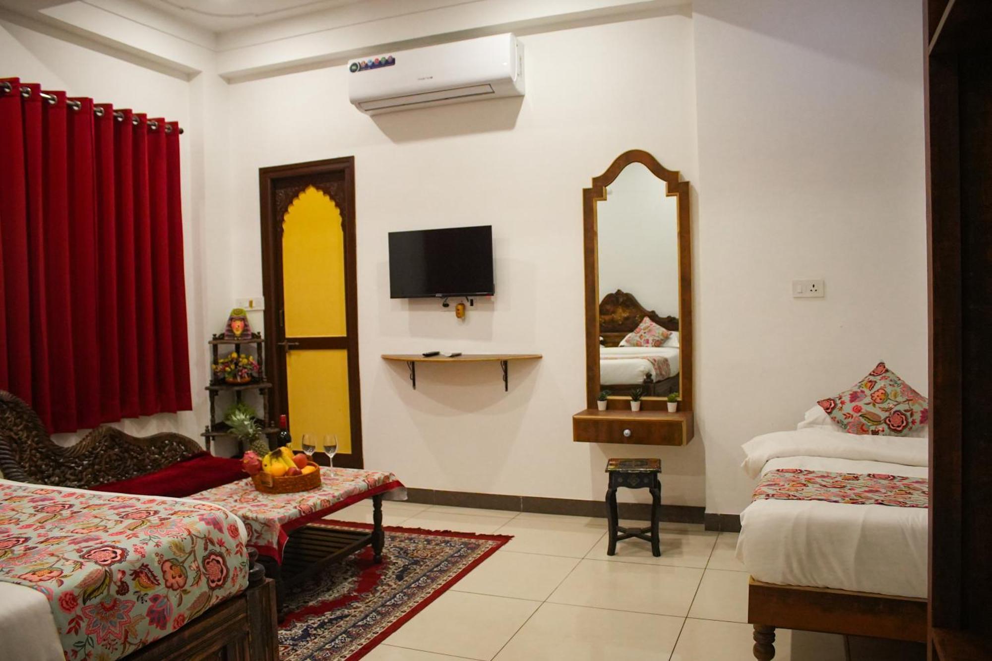 Petal Of Mewar - A Luxury Boutique Hotel ウダイプル エクステリア 写真