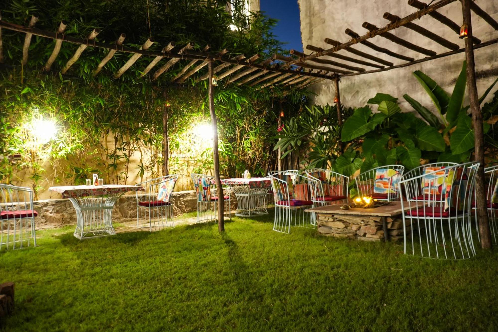 Petal Of Mewar - A Luxury Boutique Hotel ウダイプル エクステリア 写真