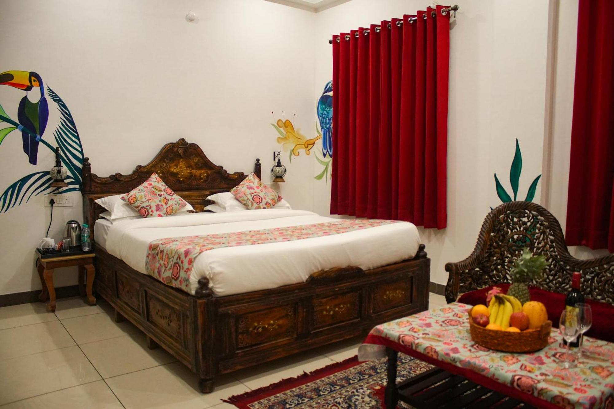 Petal Of Mewar - A Luxury Boutique Hotel ウダイプル エクステリア 写真