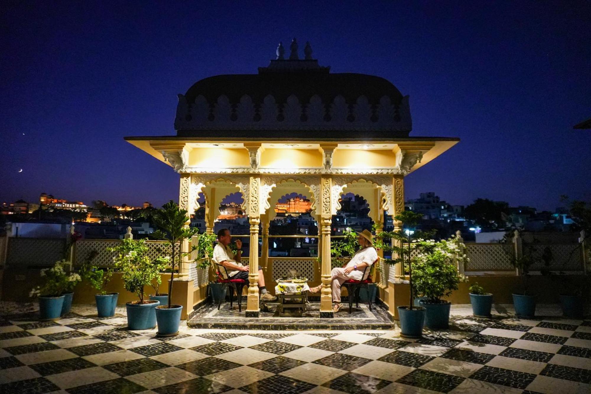 Petal Of Mewar - A Luxury Boutique Hotel ウダイプル エクステリア 写真